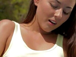 Schöner Kunstsex im Freien