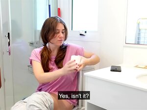 Stiefnichte wurde überrascht! Ihr stiefonkel geht nackt durch die