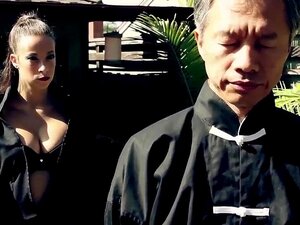 Гледај Латина са високим чизмама на