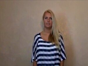 Süße Blondine mit riesigen Titten bläst Schwanz Lynn denkt, dass