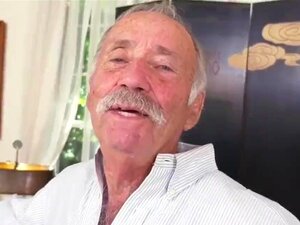 Schwarzer Stiefvater fickt die Stieftochter des Spielgefährten xxx