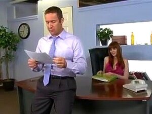 Marie kopuliert Hengst im Büro vor der Ansprache,