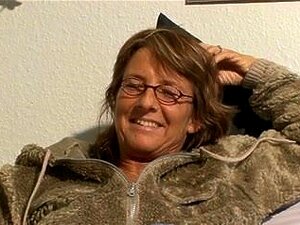 Solo-Oma mit großen Titten