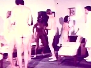 Nackte Tanzparty wird zu Swinger-Ficken