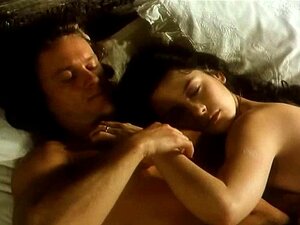 Erleben Sie den unwiderstehlichen Charme von Catherine Zeta Jones,