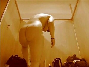 Schau dir an, wie eine sexy Amateur-Babe von einem hinterhältigen