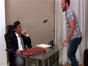 Reife Bären haben Bürosex mit seinem Kollegen