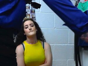 Сисата слаткица лоповка Лира Локхарт