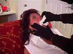Elane geknebelt