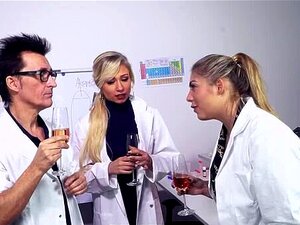 Црвени супер дилдо за рођендан