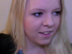 Blonde Luna mit großen Titten und Tattoos