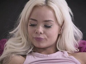 Geile Stiefschwester Elsa erfüllt ihre Sexfantasie mit ihrem