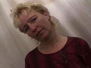 Blonde, vollbusige Milf wird von drei Männern gefickt, blonde,