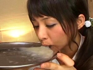 Yuka Osawa trinkt Sperma
