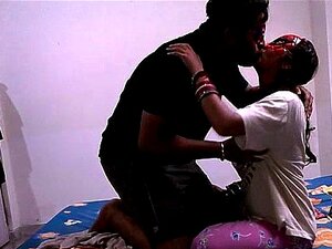 Geile Shilpa Bhabhi, indische Ehefrau, lutscht und fickt -