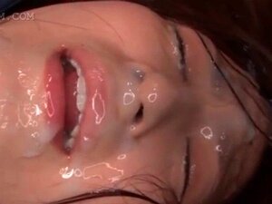 Ervaar de ultieme bukkake-fantasie met een onschuldige Japanse college