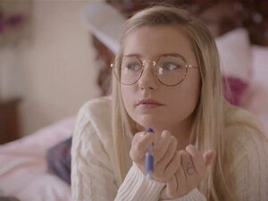 Süße Carolina Sweet verliert ihre Jungfräulichkeit mit ihrem