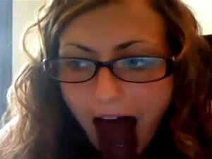 Geiler Nerd masturbiert