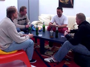 Geile reife Schlampe wird anal gefickt. Geile reife Schlampe wird anal