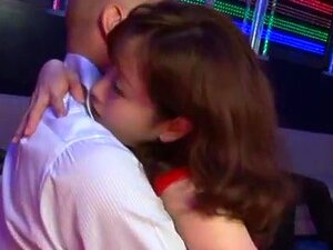 Yuu Kawakami heiße asiatische MILF spielt Sklavin in mmf. Yuu