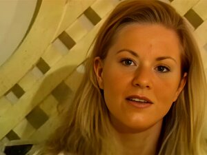 Süße in Retro-Porno-Dreier mit Milf