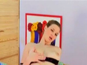 La plantureuse Catrina se masturbe la chatte