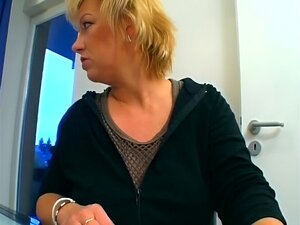 Стара Немачка дама са највећим Сисама