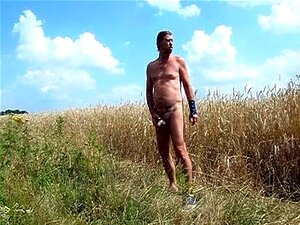 nudo all'aperto