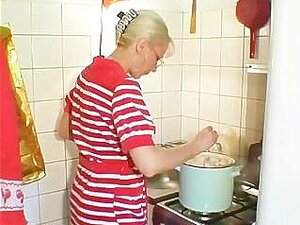 Marcella fistet in der Küche, kostenloses Streaming-Porno