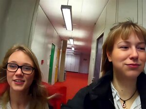 Firsties: Weibchen ficken in der Berliner Universitätsbibliothek