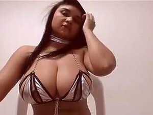 sexy webcam latina grote tieten plagen grote tepels,