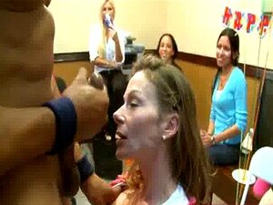 16 hete milfs bij het zuigen van lul op Feest 20