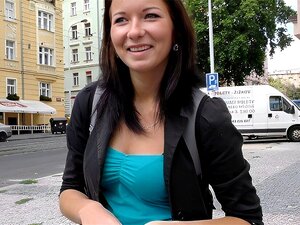 HUNT4K. Cuckold ist bereit zu sehen, wie seine Tussi schmutzigen Spaß
