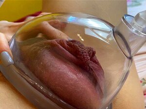 Aufgepumpte Muschi mit Froehles großer neuer Pumpe