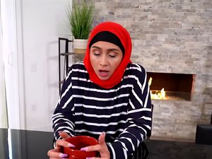 Tauche ein in die verführerischen Fähigkeiten von Lilly Hall, wenn