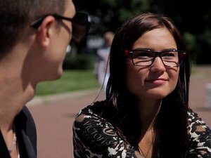 Die ersten warmen sonnigen Frühlingstage bringen Foxy in einen