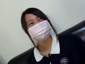 Heißes japanisches Mädchen in einem echten Amateurporno-Video