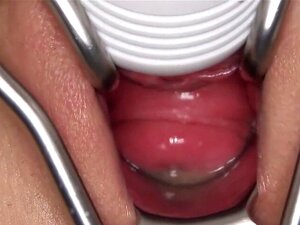 Heiße tschechische Süße spreizt ihre leckere Muschi bis zum