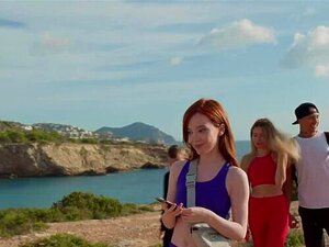 VIXEN Petite Rothaarige Lottie Magne hat eine leidenschaftliche