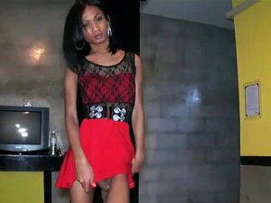 Adembenemend hung ladyboy gets haar nauw butthole geneukt gaan