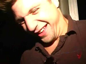 Maksa alastomuudesta ja seksistä - Hämmästyttävä Poikasen