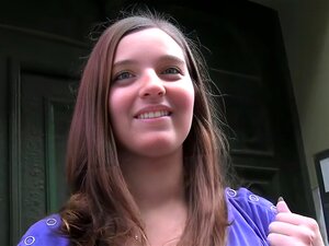 Ungarische Amateurin fickt in öffentlicher POV. Ungarische rothaarige