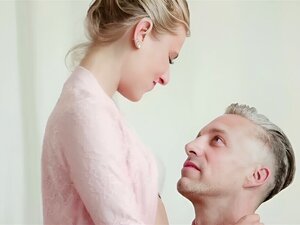 La studentessa d'arte lasciva Lindsey Cruz scopa il modello di ragazzo