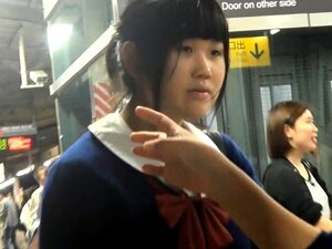 Erlebt das Schauspiel des Voyeurismus, während Ihr süße japanische