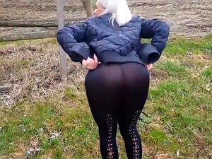 Geile deutsche Blondine mit fantastischen Titten und einer dicken