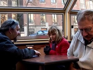 Heiße sexy amsterdamer nutte bekommt ihre rasierte fotze hart