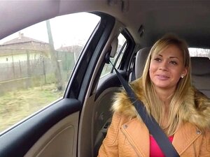 Fake-Cop-Bangs Blondine im Freundeshaus