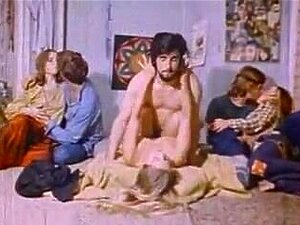 Tauche ein in den wilden 'Hippie Hall' und entdecke ein fesselndes
