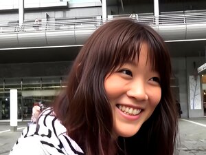 Goldenshower cutie pissing