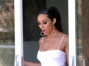 Juan Loco leckt die nasse Muschi ihrer Stiefmütter. Christiana Cinn